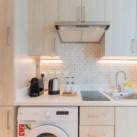 Studio With Pool And Private Beach Access On Palm Jumeirah Dubai Exteriör bild