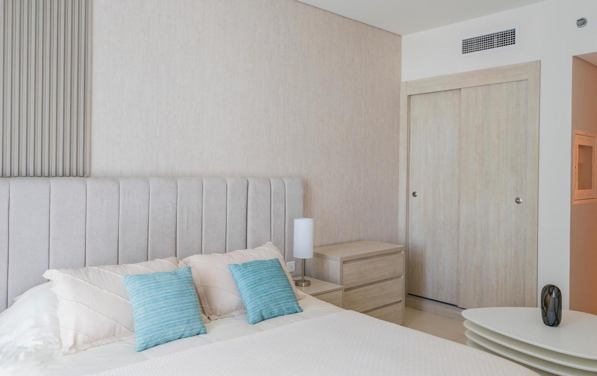 Studio With Pool And Private Beach Access On Palm Jumeirah Dubai Exteriör bild