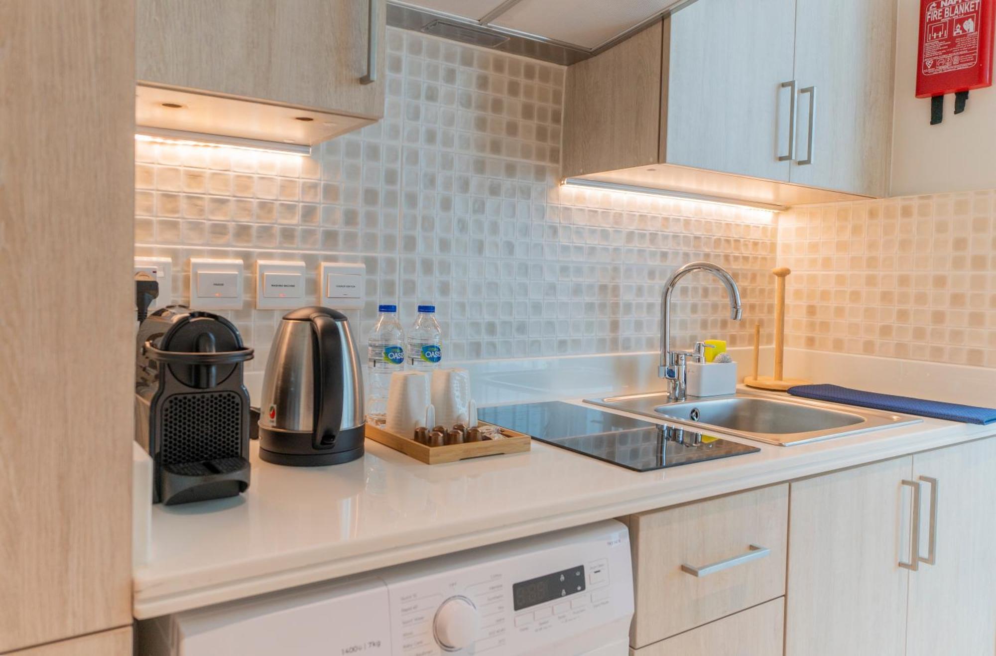 Studio With Pool And Private Beach Access On Palm Jumeirah Dubai Exteriör bild