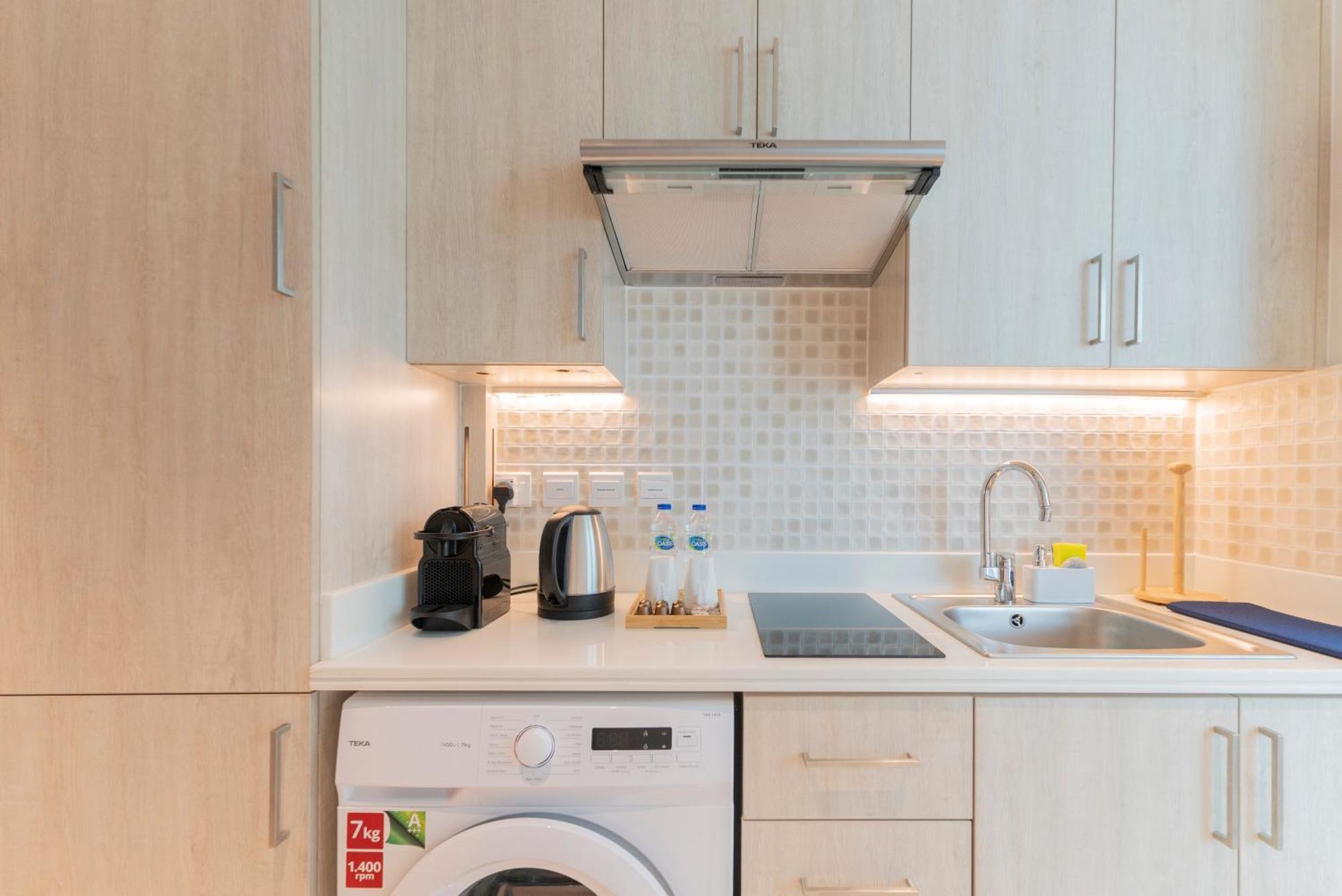Studio With Pool And Private Beach Access On Palm Jumeirah Dubai Exteriör bild