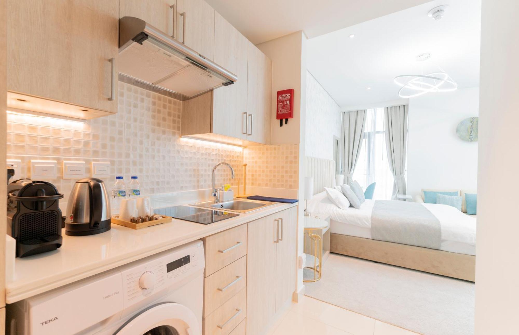 Studio With Pool And Private Beach Access On Palm Jumeirah Dubai Exteriör bild